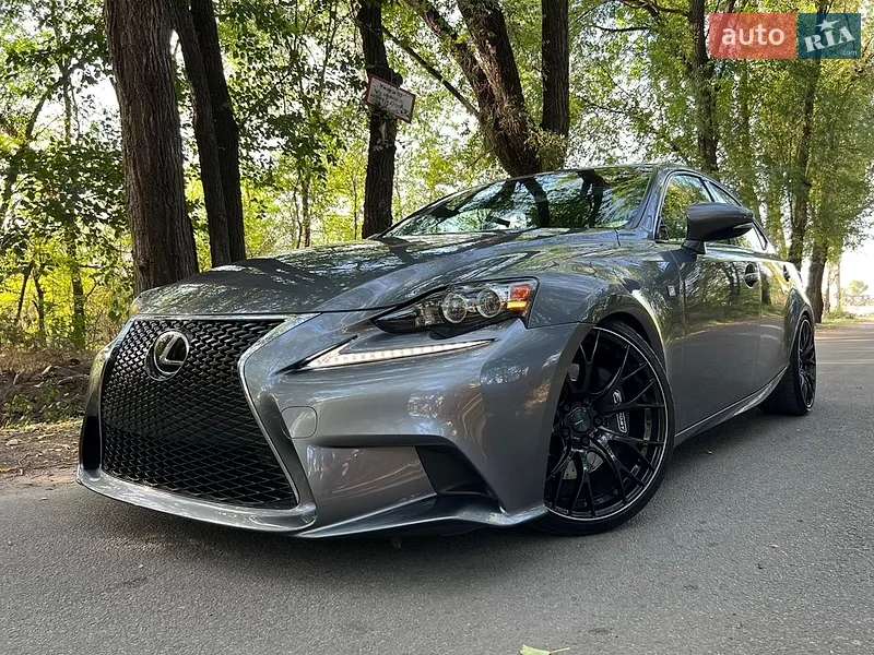 Lexus IS