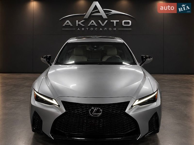 Lexus IS 2022