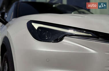 Внедорожник / Кроссовер Lexus LBX 2023 в 