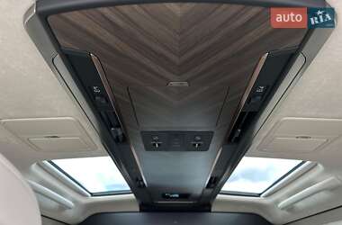Мінівен Lexus LM 2024 в 