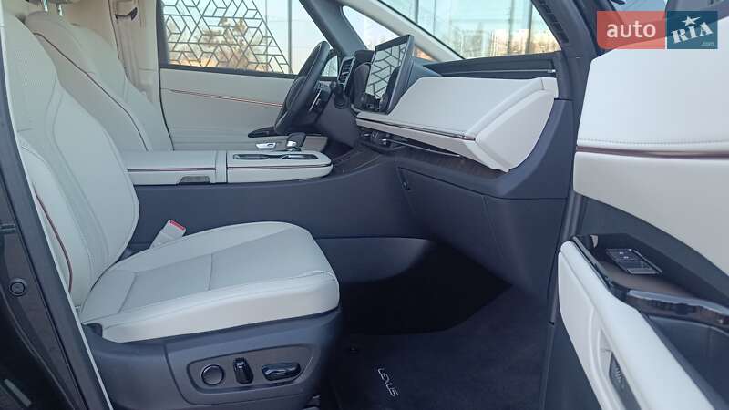 Мінівен Lexus LM 2025 в Києві