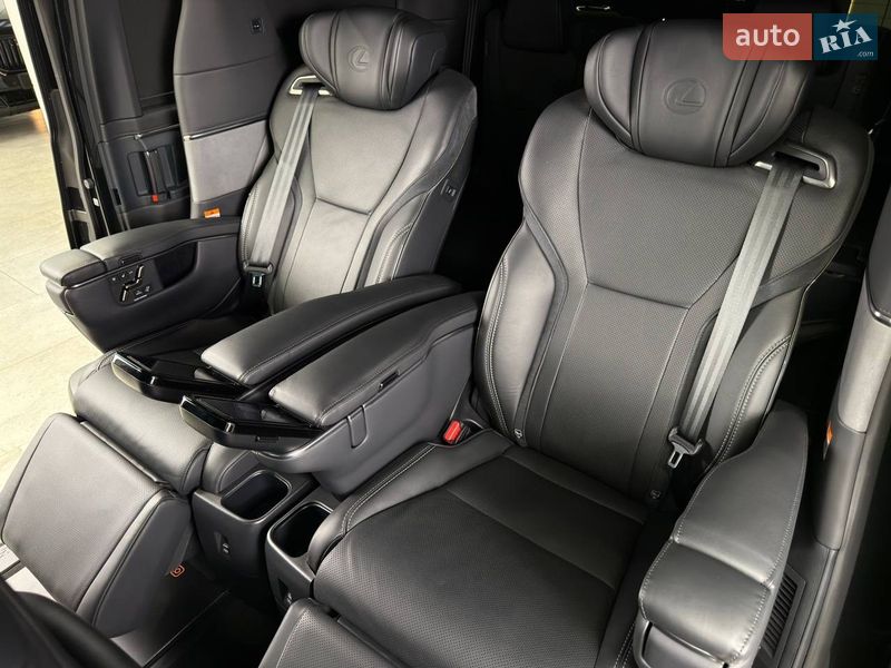 Мінівен Lexus LM 2025 в Києві