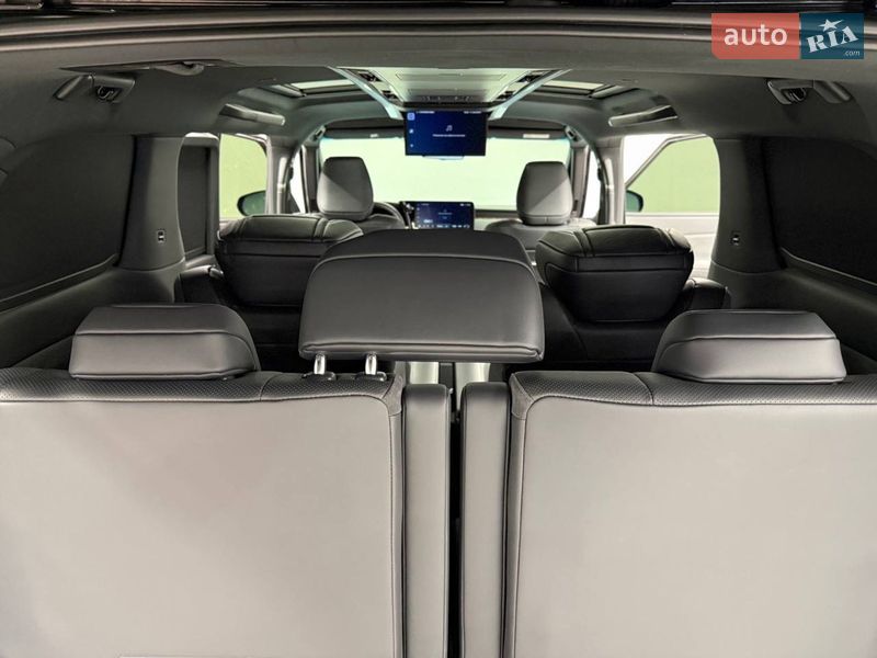 Мінівен Lexus LM 2025 в Києві