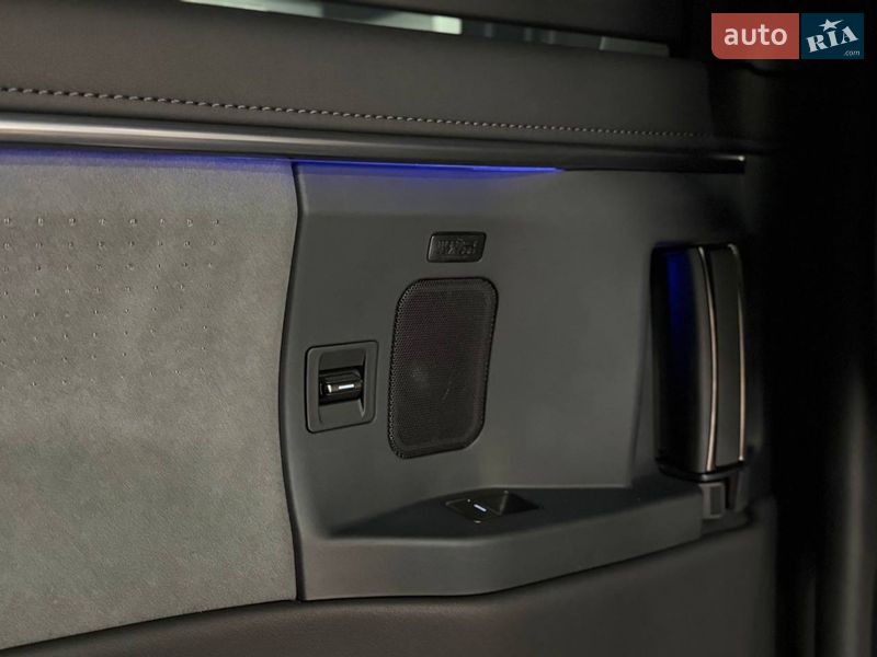 Мінівен Lexus LM 2025 в Києві