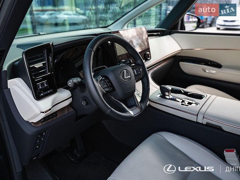 Мінівен Lexus LM 2025 в Дніпрі фото 19 Мінівен Lexus LM 2025 в Дніпрі