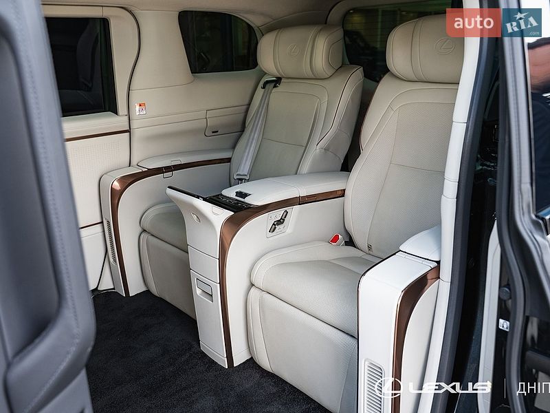 Мінівен Lexus LM 2025 в Дніпрі фото 23 Мінівен Lexus LM 2025 в Дніпрі