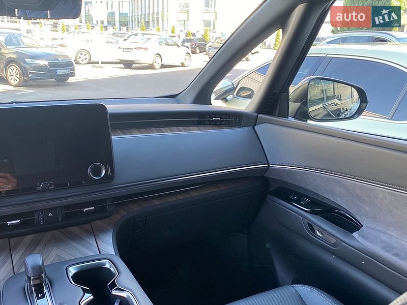 Минивэн Lexus LM 2025 в Киеве