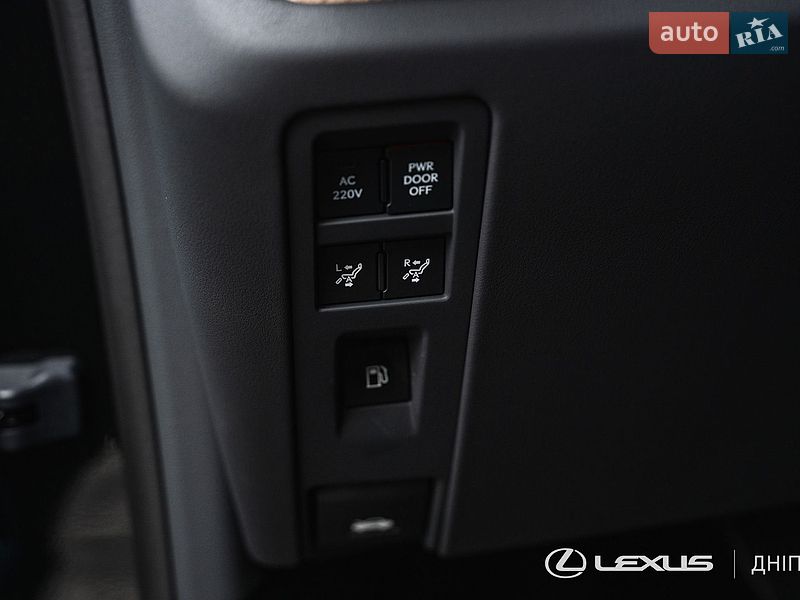 Мінівен Lexus LM 2025 в Дніпрі
