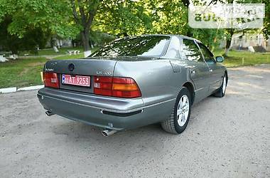 Седан Lexus LS 1995 в Черновцах