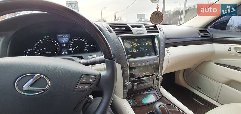Седан Lexus LS 2008 в Киеве
