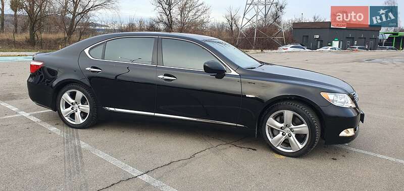 Седан Lexus LS 2008 в Киеве