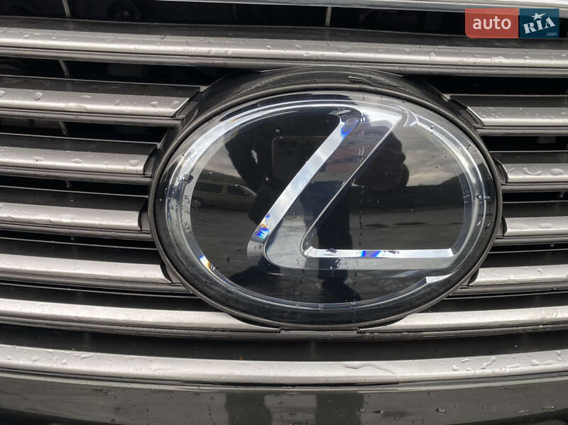 Седан Lexus LS 2014 в Иршаве