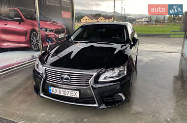 Седан Lexus LS 2014 в Иршаве