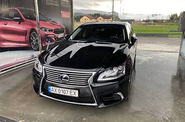 Седан Lexus LS 2014 в Іршаві