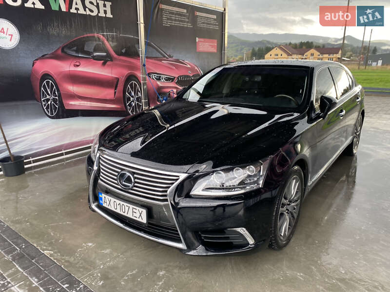 Седан Lexus LS 2014 в Иршаве