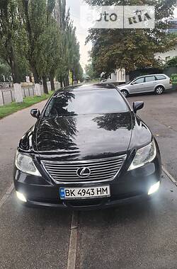 Седан Lexus LS 2008 в Сарнах