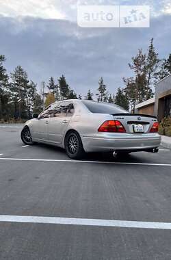 Седан Lexus LS 2001 в 