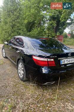 Седан Lexus LS 2007 в Косове