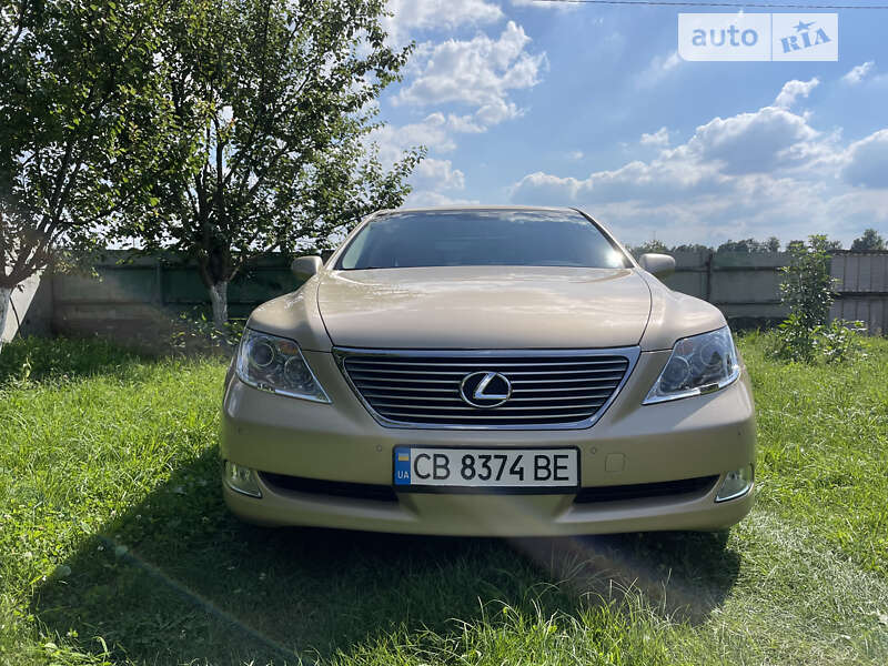 Седан Lexus LS 2008 в Чернігові