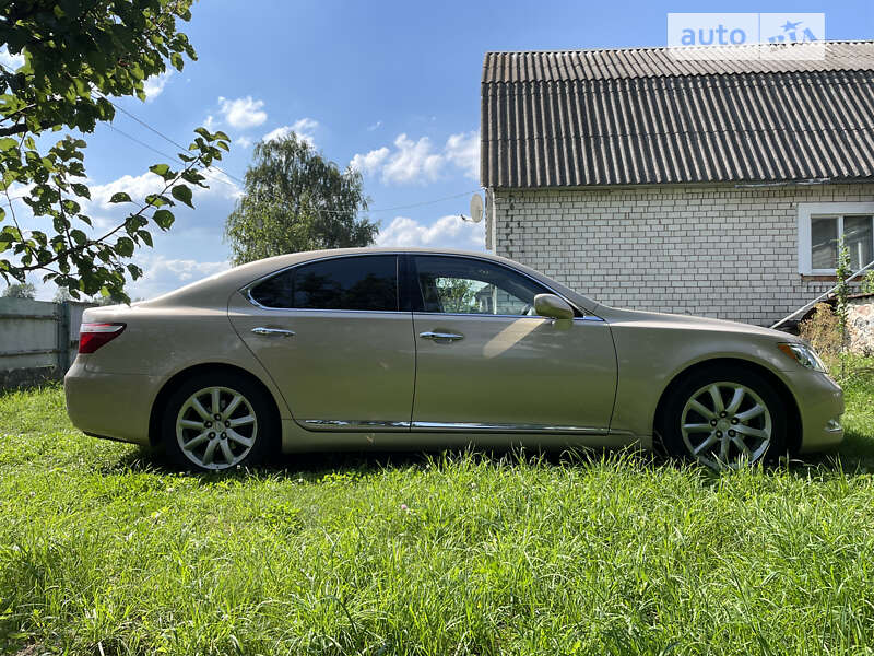 Седан Lexus LS 2008 в Чернігові