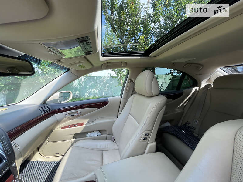 Седан Lexus LS 2008 в Чернігові
