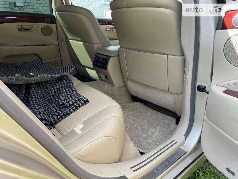 Седан Lexus LS 2008 в Чернігові