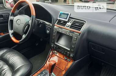 Седан Lexus LS 2000 в 