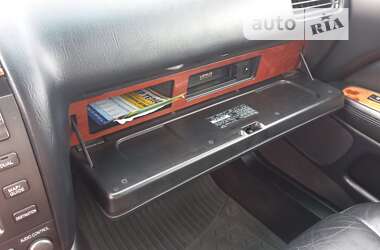 Седан Lexus LS 2000 в 