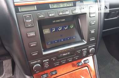 Седан Lexus LS 2000 в 