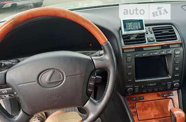 Седан Lexus LS 2000 в 
