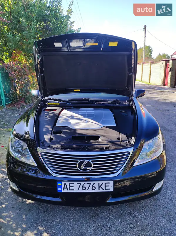 Lexus LS