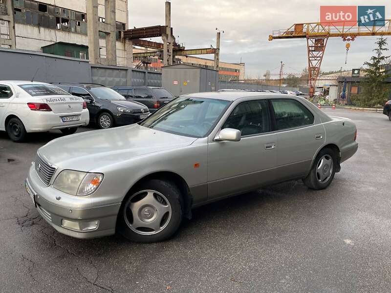 Седан Lexus LS 2000 в Дунаївцях