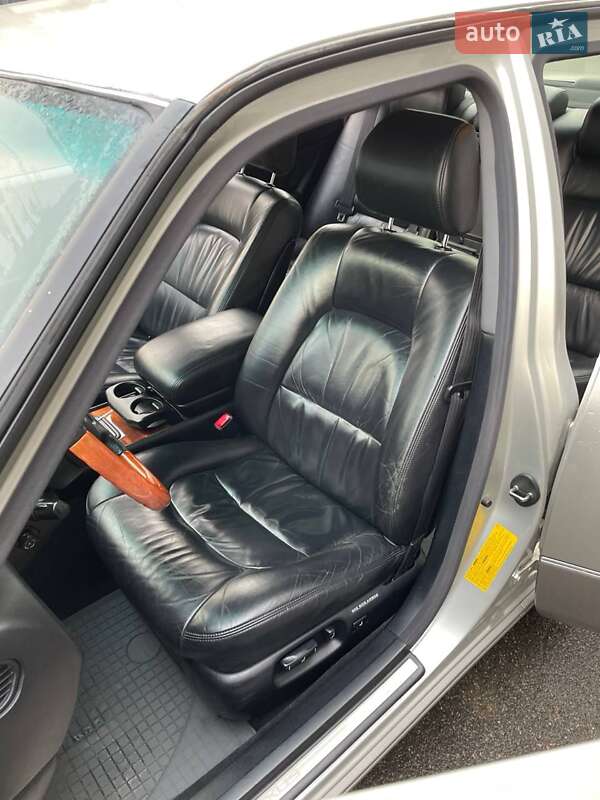 Седан Lexus LS 2000 в Дунаївцях