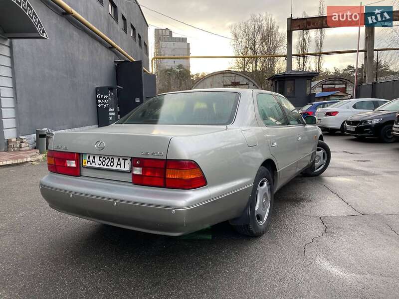 Седан Lexus LS 2000 в Дунаївцях