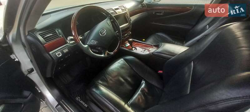Седан Lexus LS 2007 в Черновцах