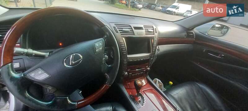 Седан Lexus LS 2007 в Чернівцях