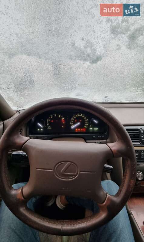 Седан Lexus LS 1994 в Киеве