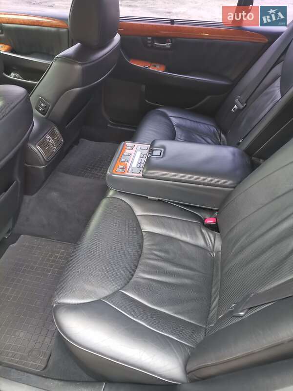 Седан Lexus LS 2003 в Василькове