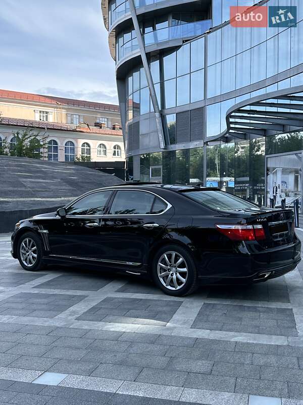 Седан Lexus LS 2008 в Киеве