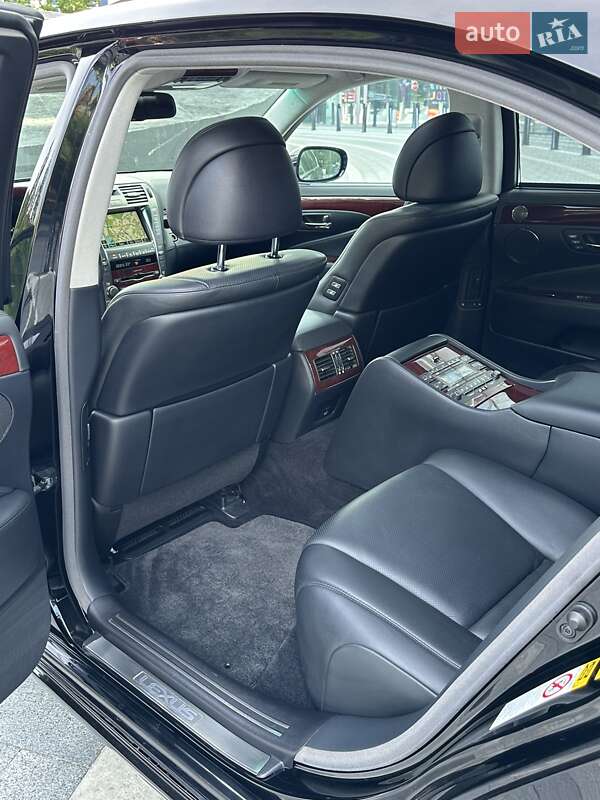 Седан Lexus LS 2008 в Киеве