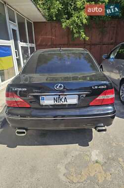 Седан Lexus LS 2004 в 