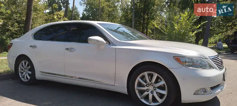 Lexus LS