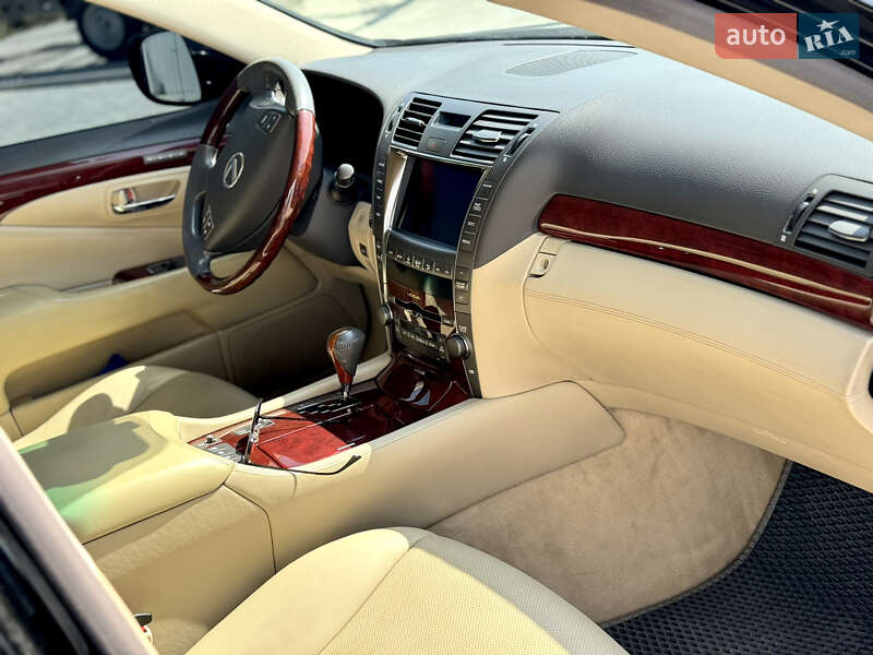 Седан Lexus LS 2008 в Коломые