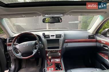 Седан Lexus LS 2010 в 