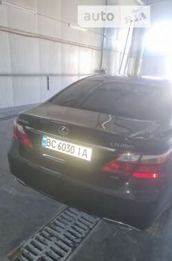 Седан Lexus LS 2010 в Львове