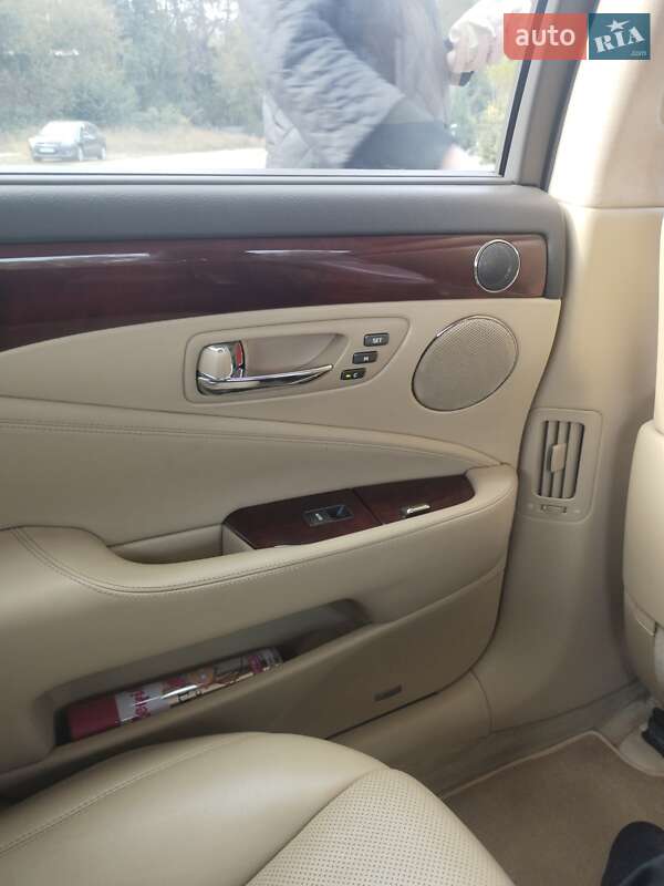Седан Lexus LS 2008 в Чернигове