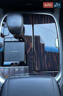 Седан Lexus LS 2018 в 