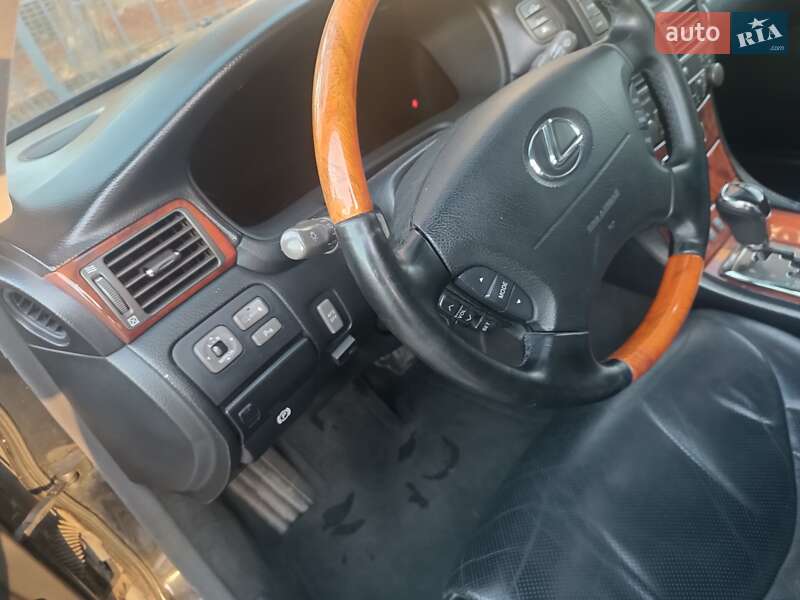 Седан Lexus LS 2004 в Кривому Розі