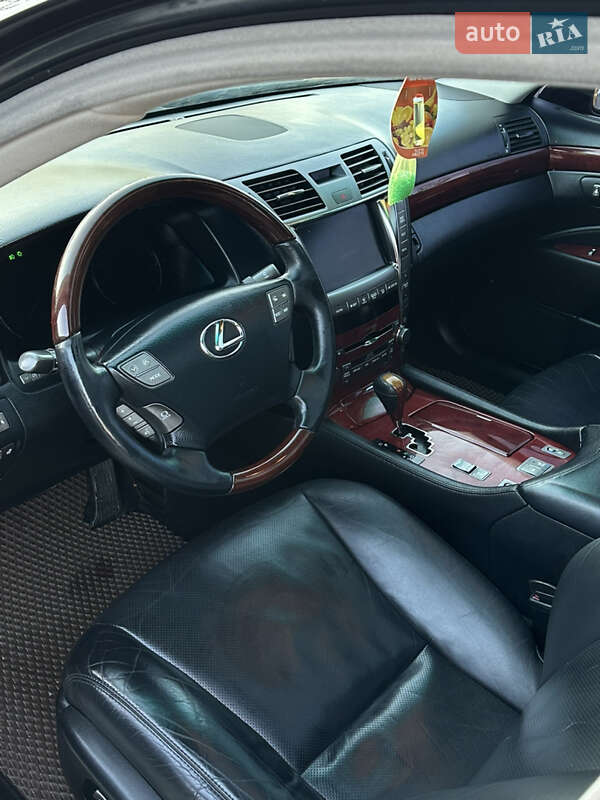 Седан Lexus LS 2008 в Виннице