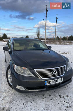 Седан Lexus LS 2007 в Вараше